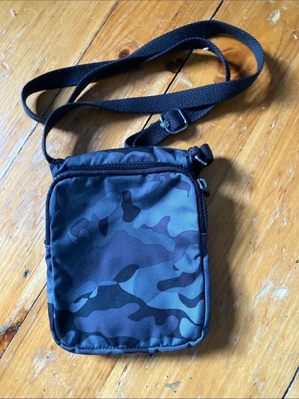 Kipling Crossbody Shoulder Bag in Charcoal Camo great condition